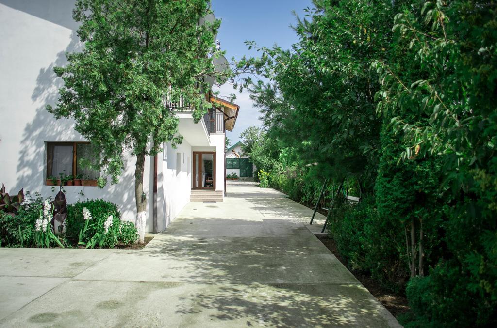 Casa Diana Hotel Comana Bagian luar foto