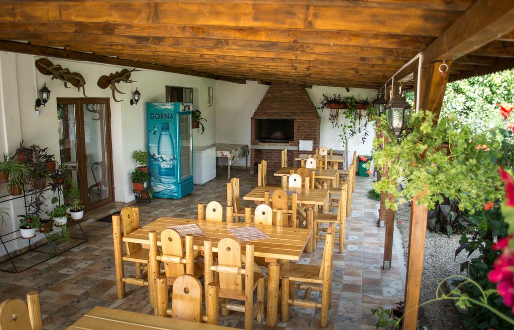 Casa Diana Hotel Comana Bagian luar foto
